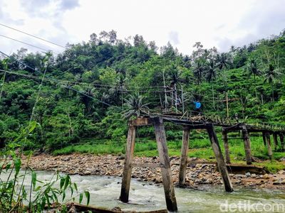 Potret Tali Kerek Pengganti Jembatan Ambruk Penghubung Ponorogo-Trenggalek