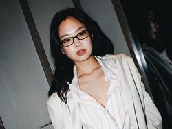 7 Gaya Jennie BLACKPINK Tampil dengan Smart Casual Look di New York