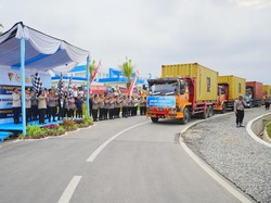 Video: Polri Kirim 22 Truk Bantuan untuk 40 Ribu Korban Bencana Sumatera