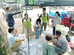 Ratusan Warga Belawan Kumpulkan 1,1 Ton Sampah untuk Ditabung Jadi Uang