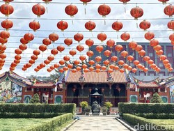Mengintip Persiapan Imlek di Kompleks Vihara Satya Budhi Bandung