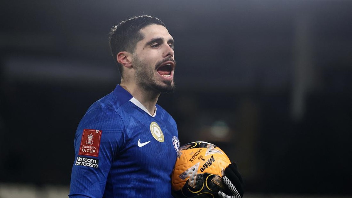 Pedro Neto ngeri-ngeri sedap, bikin hat-trick di hari Jumat tanggal 13. (Action Images via Reuters/Lee Smith)