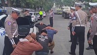 Polantas Gagalkan Pencurian Ban Serep di Tol Cikampek, 4 Pelaku Diamankan