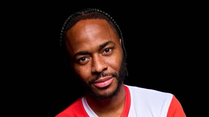 Raheem Sterling resmi diperkenalkan Feyenoord. Debutnya berpotensi terjadi akhir pekan ini dengan melawan Go Ahead Eagles, yang diperkuat Dean James.