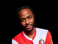 Sterling Langsung Debut di Feyenoord dengan Hadapi Dean James dkk?