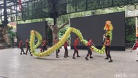 Libur Imlek, Taman Safari Bogor Gelar Parade Barongsai, Dipadati Wisatawan Jakarta