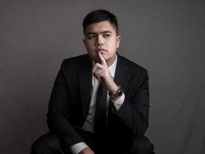 Alonzo Brata Kembali dengan Simple Pleasures