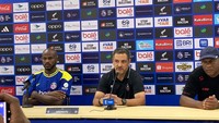 Puja-puji Pelatih Arema Usai Tim Hajar Semen Padang 3-0