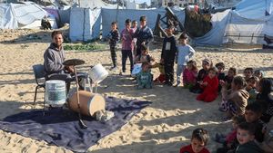 Dari Barang Bekas Jadi Alat Musik, Drum Rakitan Hibur Anak-anak Gaza