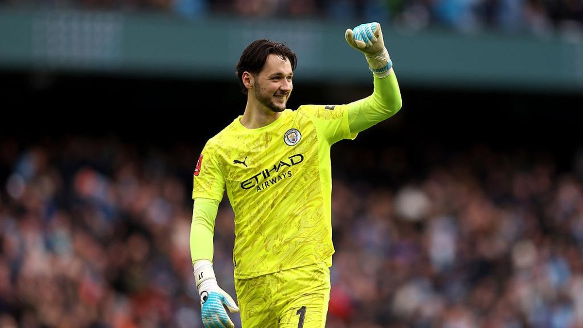 James Trafford tersingkir dari posisi kiper utama setelah Manchester City mendatangkan Gianluigi Donnarumma. Foto: Getty Images/Annabel Lee-Ellis