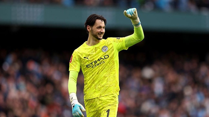 James Trafford tersingkir dari posisi kiper utama setelah Manchester City mendatangkan Gianluigi Donnarumma.