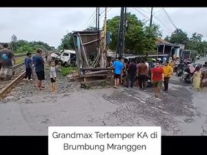 Mobil Warga Semarang Tertabrak KA Harina di Mranggen, Sopir Tewas