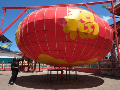 2 Lampion Raksasa di Kubu Raya