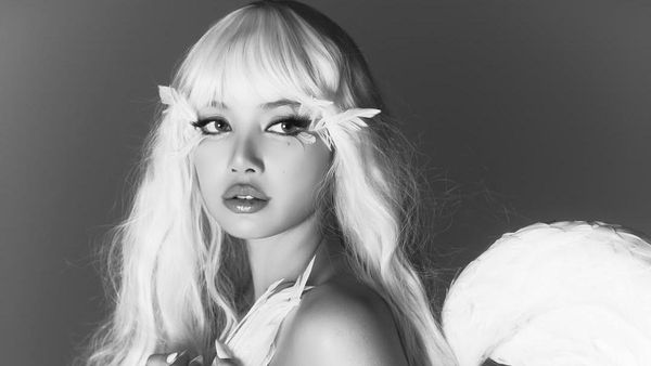 Lisa BLACKPINK Jadi Cupid, Siap Panah Hatimu!