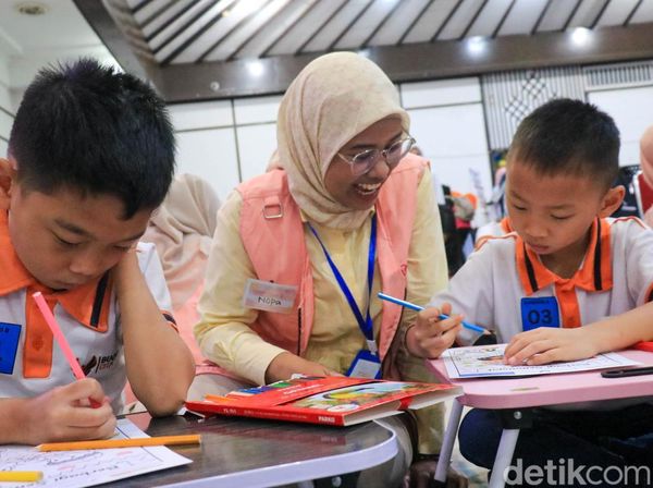 Lomba Mewarnai Anak-anak Meriahkan Kampanye Peduli Kanker