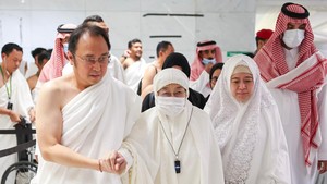 Video Momen Megawati Umrah Bareng Prananda-Puan