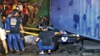 Balita di Pangkuan Ibu Juga Jadi Korban Tewas Truk Timpa Sedan di Karawang
