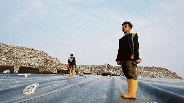 Anak Macan (My Plastic Mother)