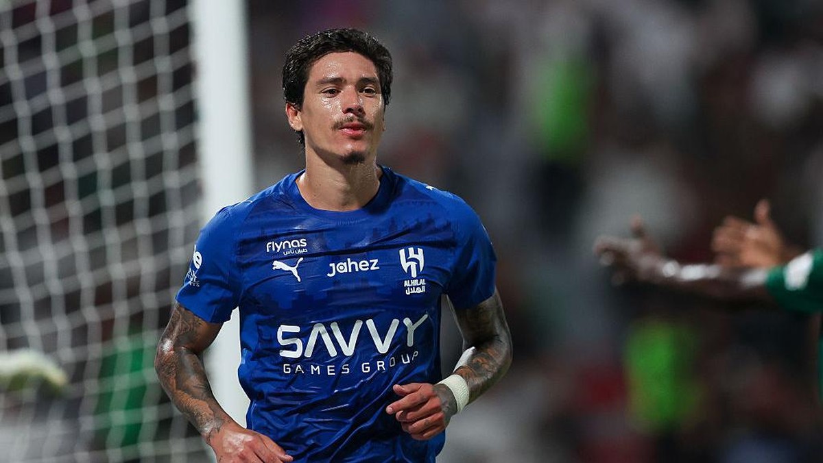 Darwin Nunez dirumorkan menuju Premier League lagi usai tersisih di Al Hilal. (Foto: Getty Images/Yasser Bakhsh)