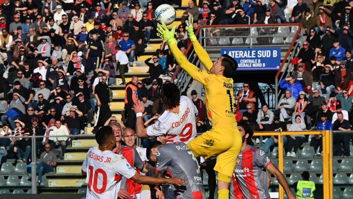 Emil Audero Mulyadi di laga Cremonese vs Genoa. (Foto: Getty Images/Marco M. Mantovani)