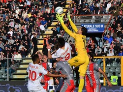 Aksi Emil Audero Pontang-panting Selamatkan Gawang Cremonese