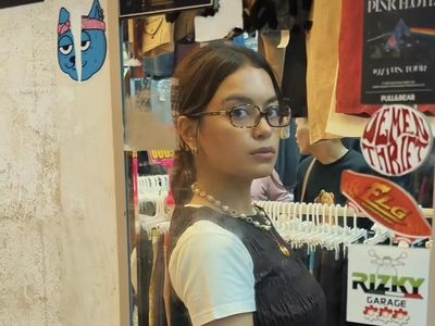 Belanja Baju Bekas di Pasar Senen, Gaya Retro Eva Celia Jadi Sorotan