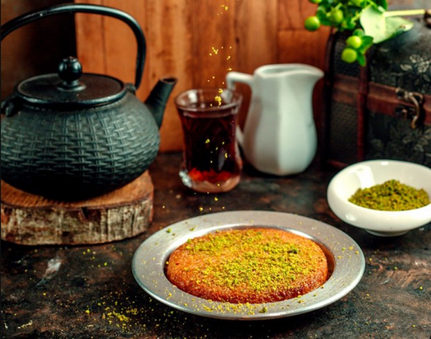 Salah satu takjil manis yang bikin ketagihan saat berbuka adalah Kunefe