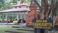 Makam Ki Ageng Keniten Nganjuk Dipadati Peziarah Jelang Ramadan