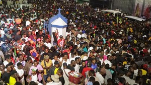 Meski Dibatalkan, Peserta Karnaval Tetap Berpawai di Port-au-Prince