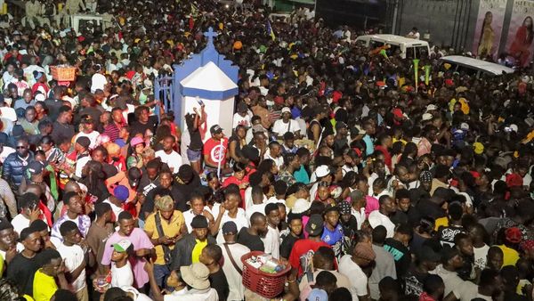 Meski Dibatalkan, Peserta Karnaval Tetap Berpawai di Port-au-Prince