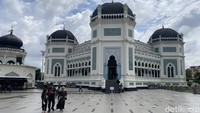 Masjid Raya Al-Mashun Medan Bersolek Jelang Ramadan
