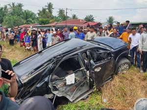 Penampakan Fortuner Tertabrak Kereta Api Sebabkan 2 Bocah Tewas di Asahan