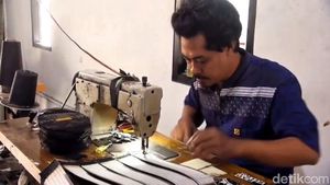 Perajin Songkok di Lamongan Kebanjiran Pesanan Sebelum Ramadan