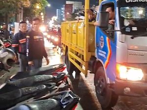 Parkir Liar Bikin Macet, Dishub Angkut Motor di Kayutangan Malang