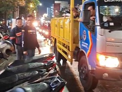 Parkir Liar Bikin Macet, Dishub Angkut Motor di Kayutangan Malang