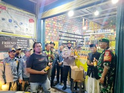 Razia Miras Ilegal di Puncak Bogor Jelang Ramadan, Polisi Sita 50 Botol