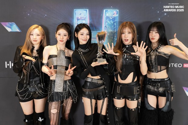 Potret ARTMS di ajang penghargaan 'Hanteo Music Awards 2025'/ Foto: instagram.com/hanteo_hmas Potret ARTMS di ajang penghargaan 'Hanteo Music Awards 2025'
