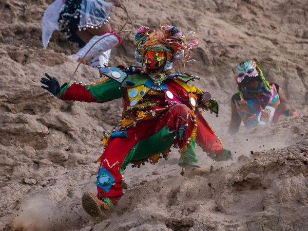 Setan-setan Turun dari Cerro Blanco, Karnaval Bajada de los Diablos Pecah di Uquia