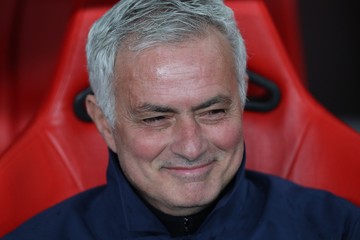 Mourinho Tawarkan Diri Latih Real Madrid?