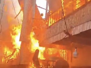 Permukiman Padat di Jalan Sangir Makassar Kebakaran, 8 Rumah Ludes