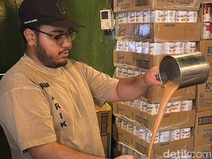 Video: Sensasi Teh Tarik Arab Street yang Creamy dan Pekat