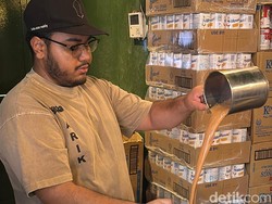 Video: Sensasi Teh Tarik Arab Street yang Creamy dan Pekat