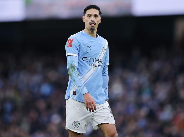 MANCHESTER, ENGLAND - FEBRUARY 14: Tijjani Reijnders of Manchester City during the Emirates FA Cup Fourth Round match between Manchester City and Salford City on February 14, 2026 in Manchester, England. (Photo by James Gill - Danehouse/Getty Images)