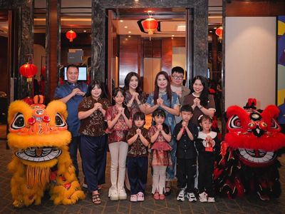 Gong Xi Fa Cai! Foto Keluarga Artis Rayakan Imlek dan Tradisi Yee Sang