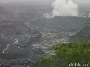 Hujan di Gunung Semeru Picu Banjir Lahar Dingin Disertai Letusan Sekunder