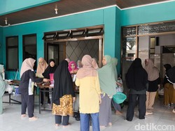Tradisi Bebersih Masjid di Kebon Pisang Bandung Jelang Ramadan