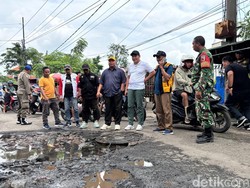 Bupati Subandi Targetkan Betonisasi Jalan Kemangsen Sidoarjo Mulai 2026