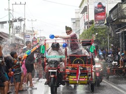 Meriahnya Festival Perang Air di Riau: Merawat Tradisi, Jaga Persaudaraan
