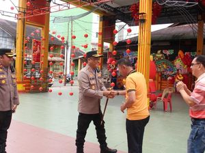Turun Langsung ke Klenteng, Kapolres Rohil Pimpin Patroli Amankan Imlek