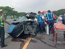 Corolla Cross P 3 NYU Tabrak Truk di Tol Gempas, 2 Orang Luka